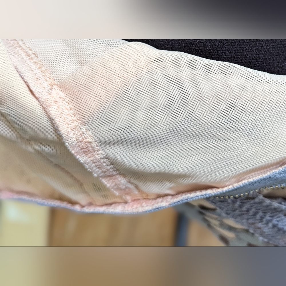 Elliatt Lace Crochet Dress Size M - Picture 6 of 9